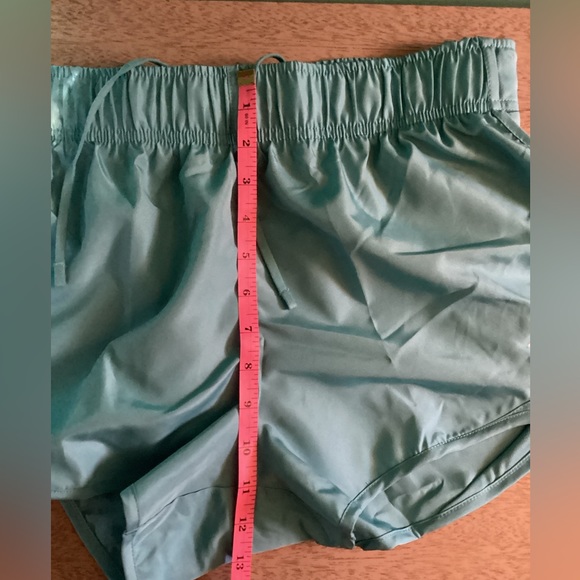 Alive Magnetics Athletic Shorts Size Large - Picture 4 of 11